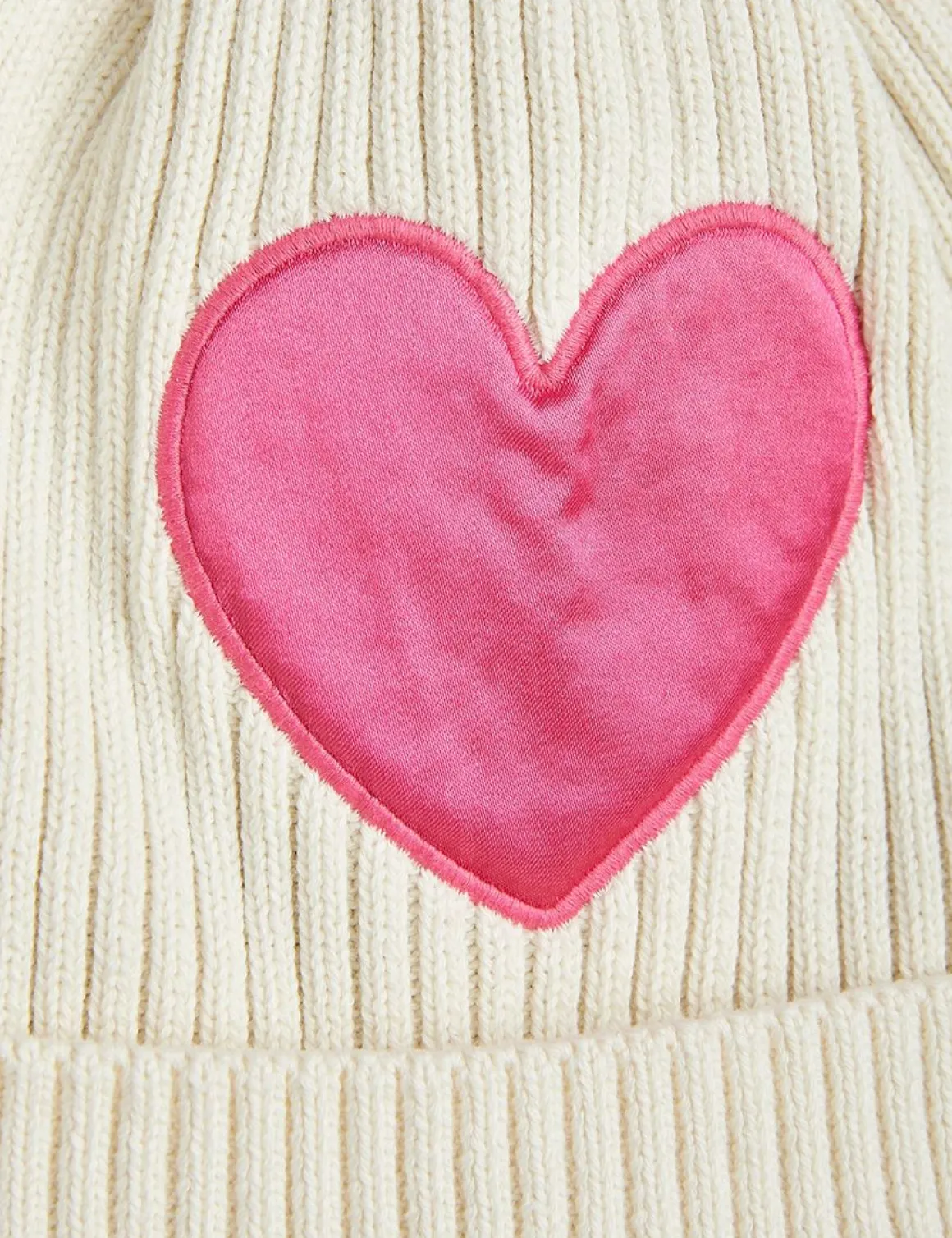 Hearts Stickad Beanie